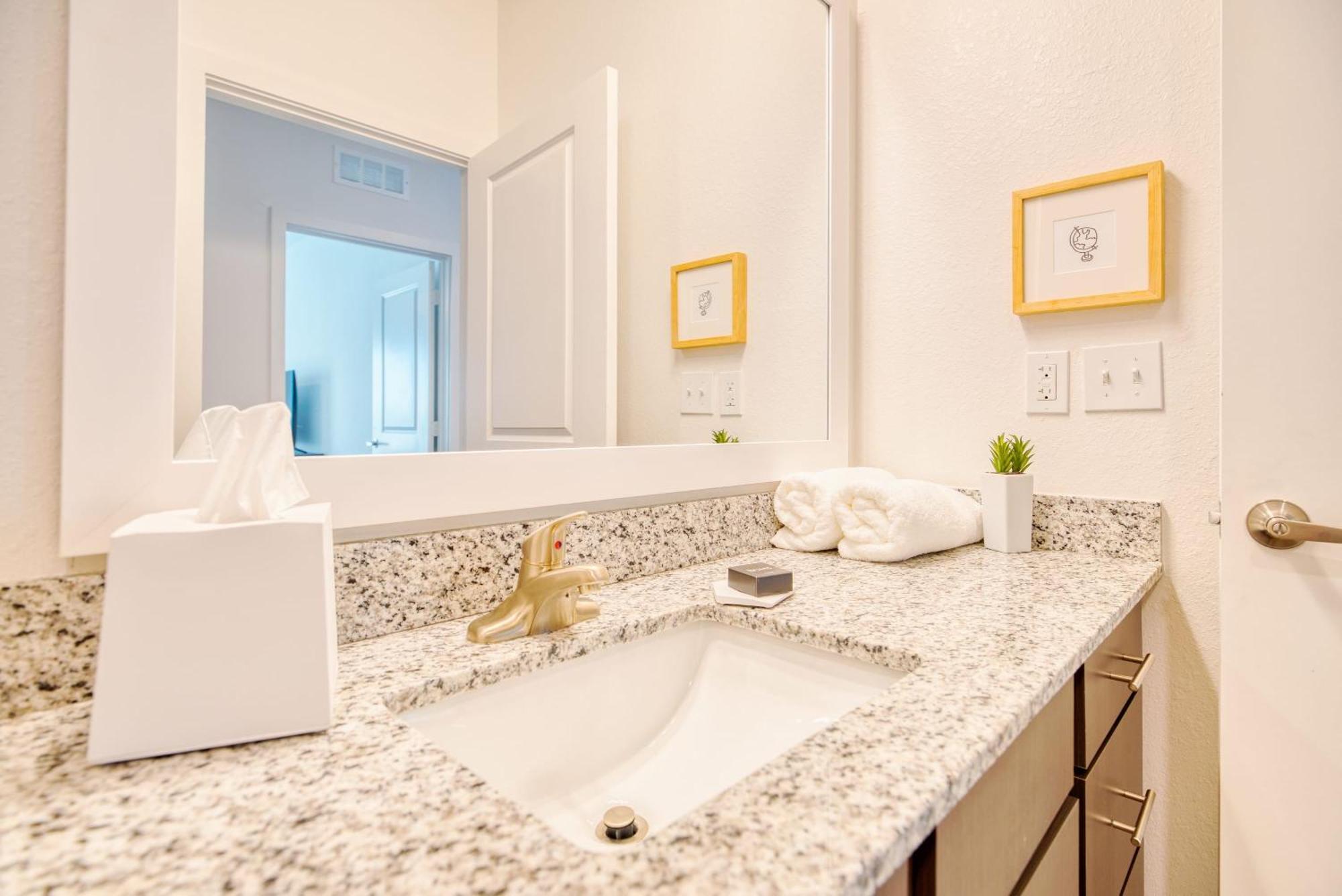 Deluxe One Bedroom Apartment Гейнсвилл Экстерьер фото